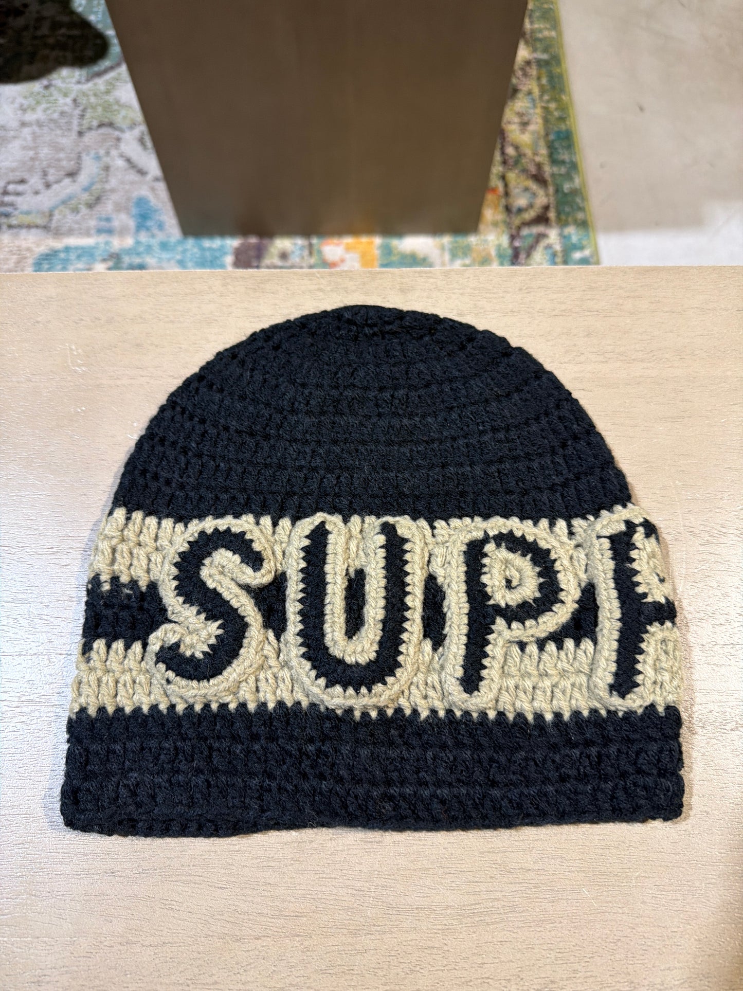 SUPREME CROCHET BEANIE BLACK/CREAM