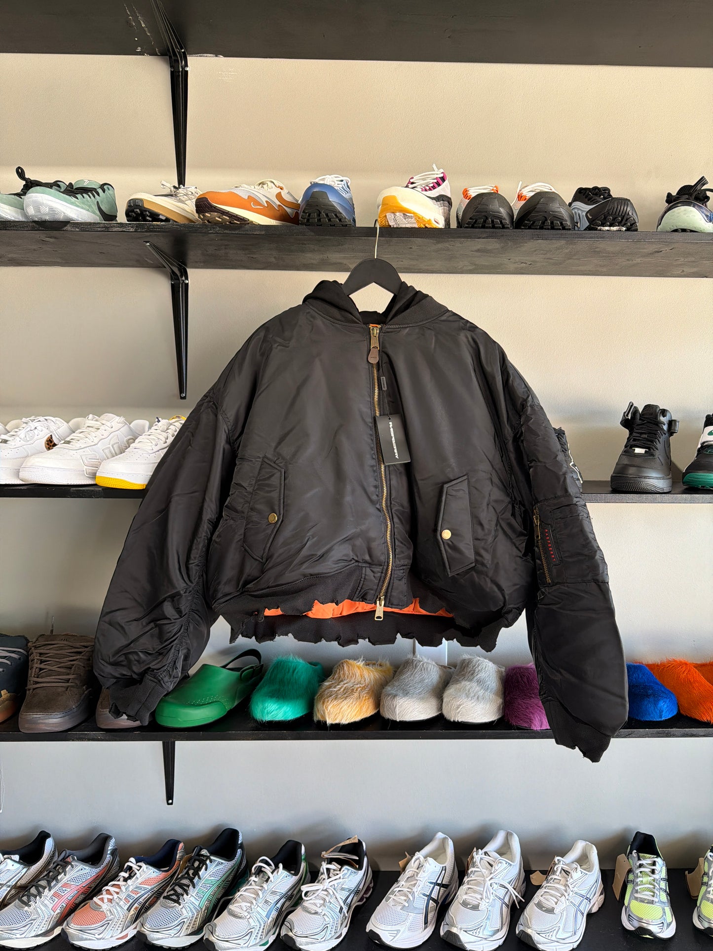 GV GALLERY BLACK HOODED BOMBER