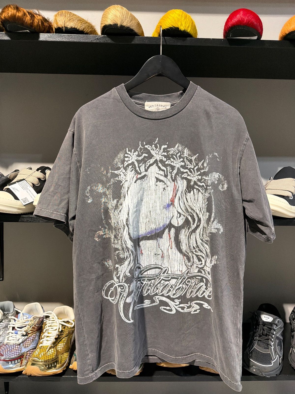 Vertabrae Blank Face Jesus Tee