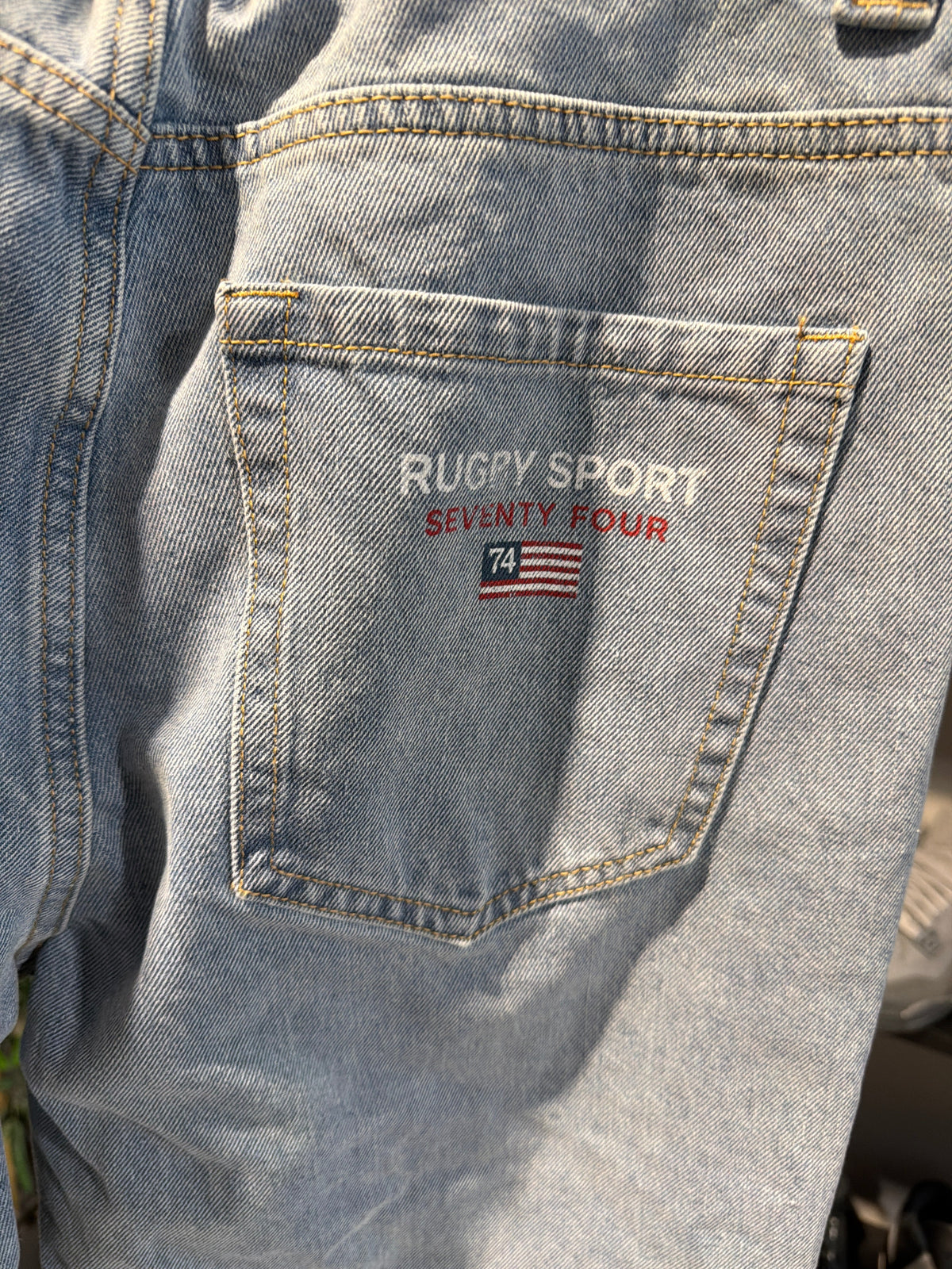 74 Is War Rugby Sport Light Wash Jeans - Pre-Owned