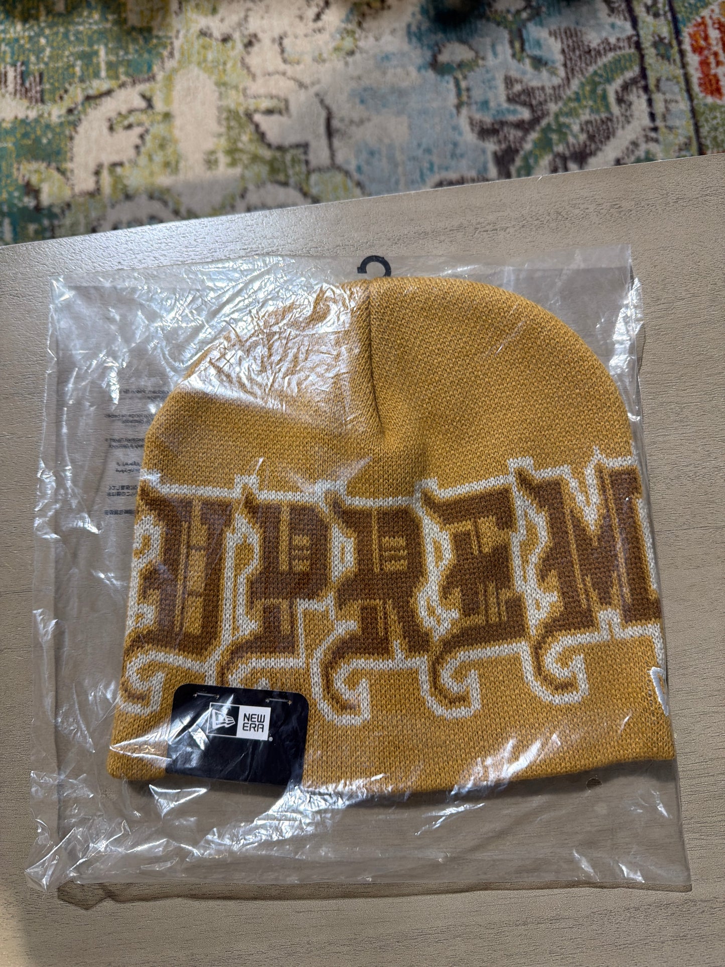 SUPREME NEW ERA OUTLINE BEANIE TAN