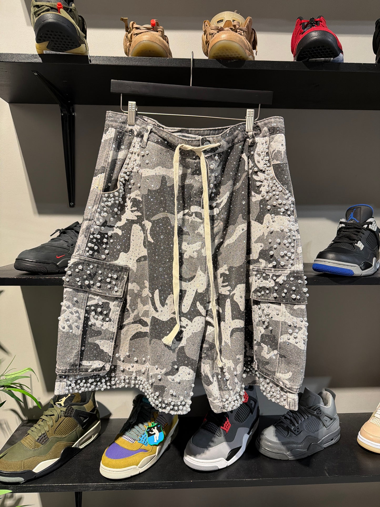 Vale Grey/Black Rhinestone Camo Shorts Sz 34