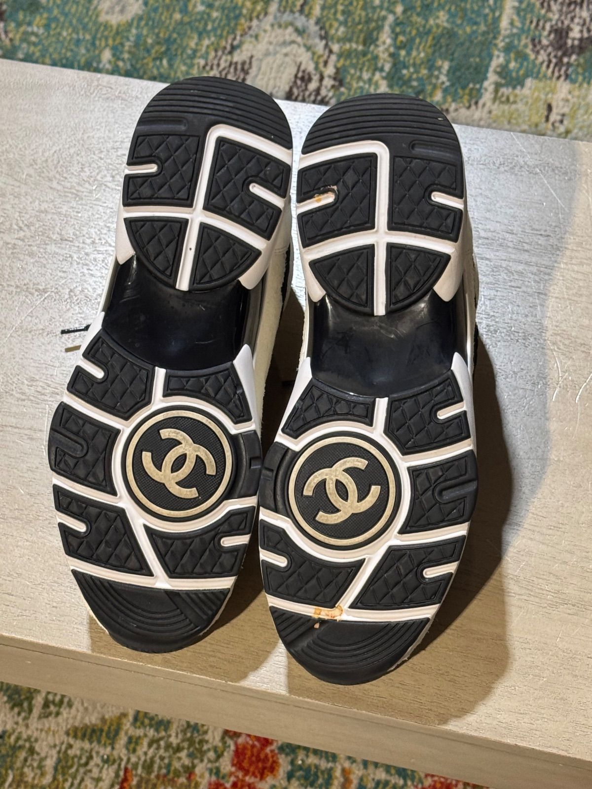 Chanel Trainer White/Black Suede - Pre-Owned NB