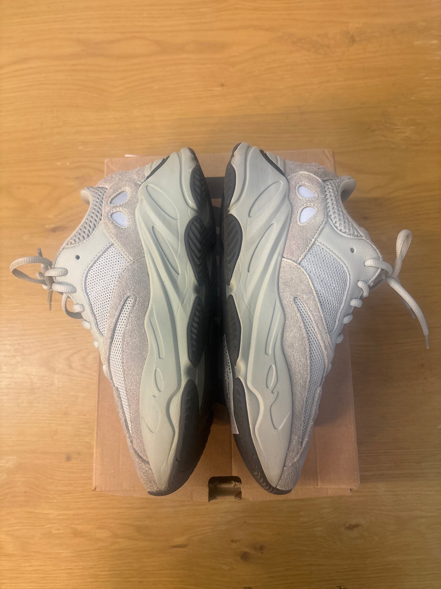 YEEZY BOOST 700 SALT 2024 USED SIZE 8