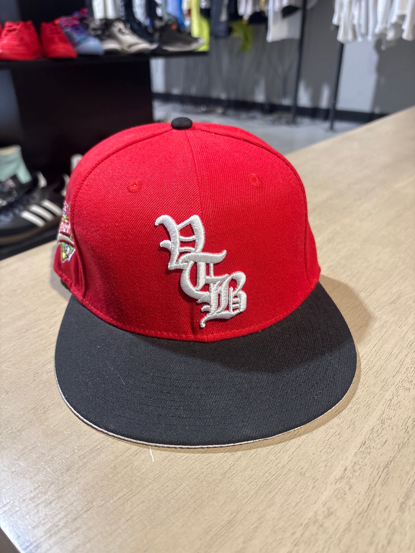 VERTABRAE RED/BLACK FITTED HAT