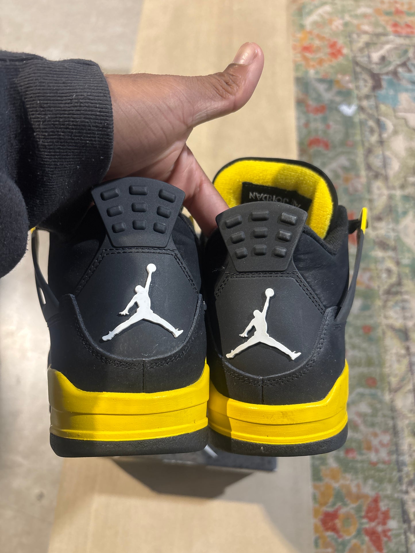 JORDAN 4 THUNDER USED SZ 8