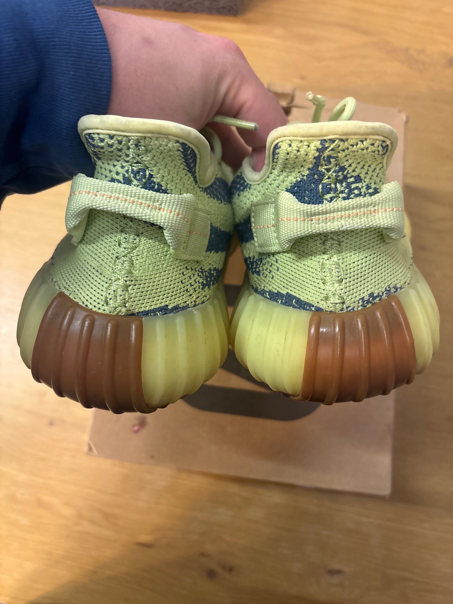 YEEZY 350 SEMI FROZEN YELLOW USED SZ 9