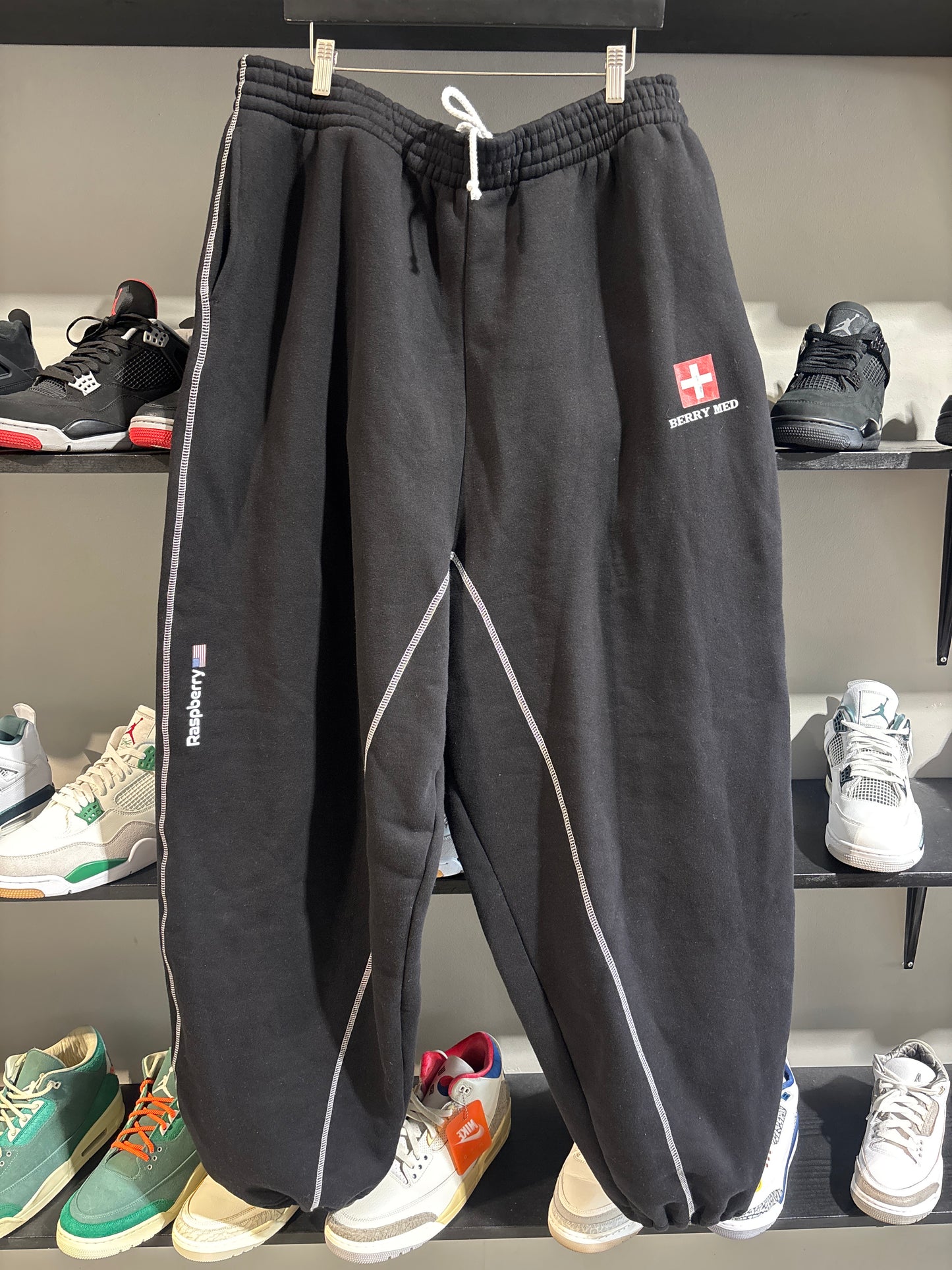 GV Gallery Berry Med Sweatpants