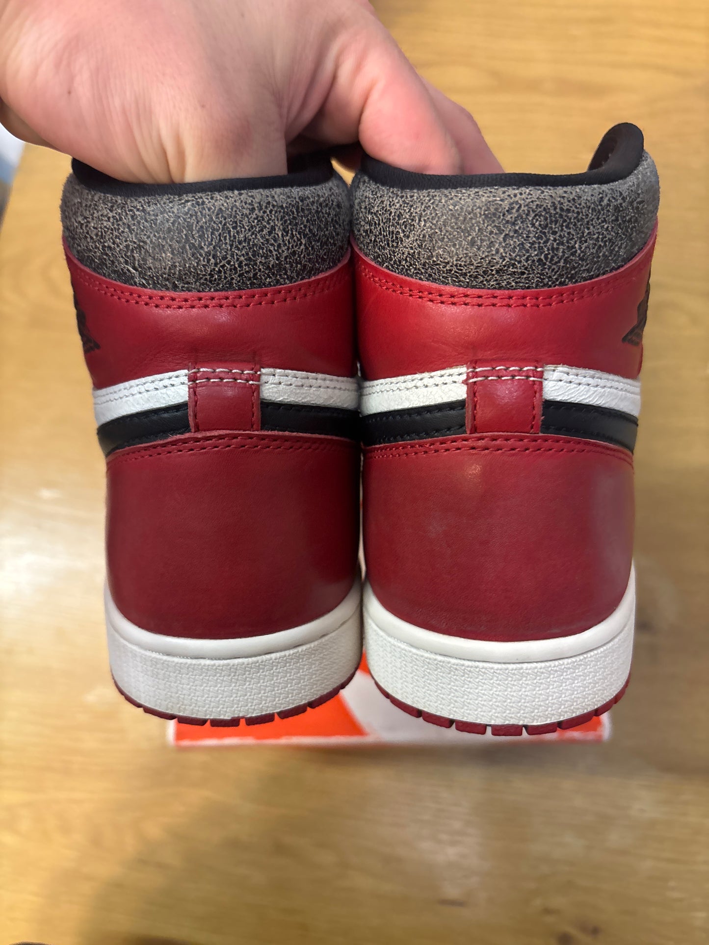 JORDAN 1 HIGH CHICAGO LOST AND FOUND USED SZ 10 (2)