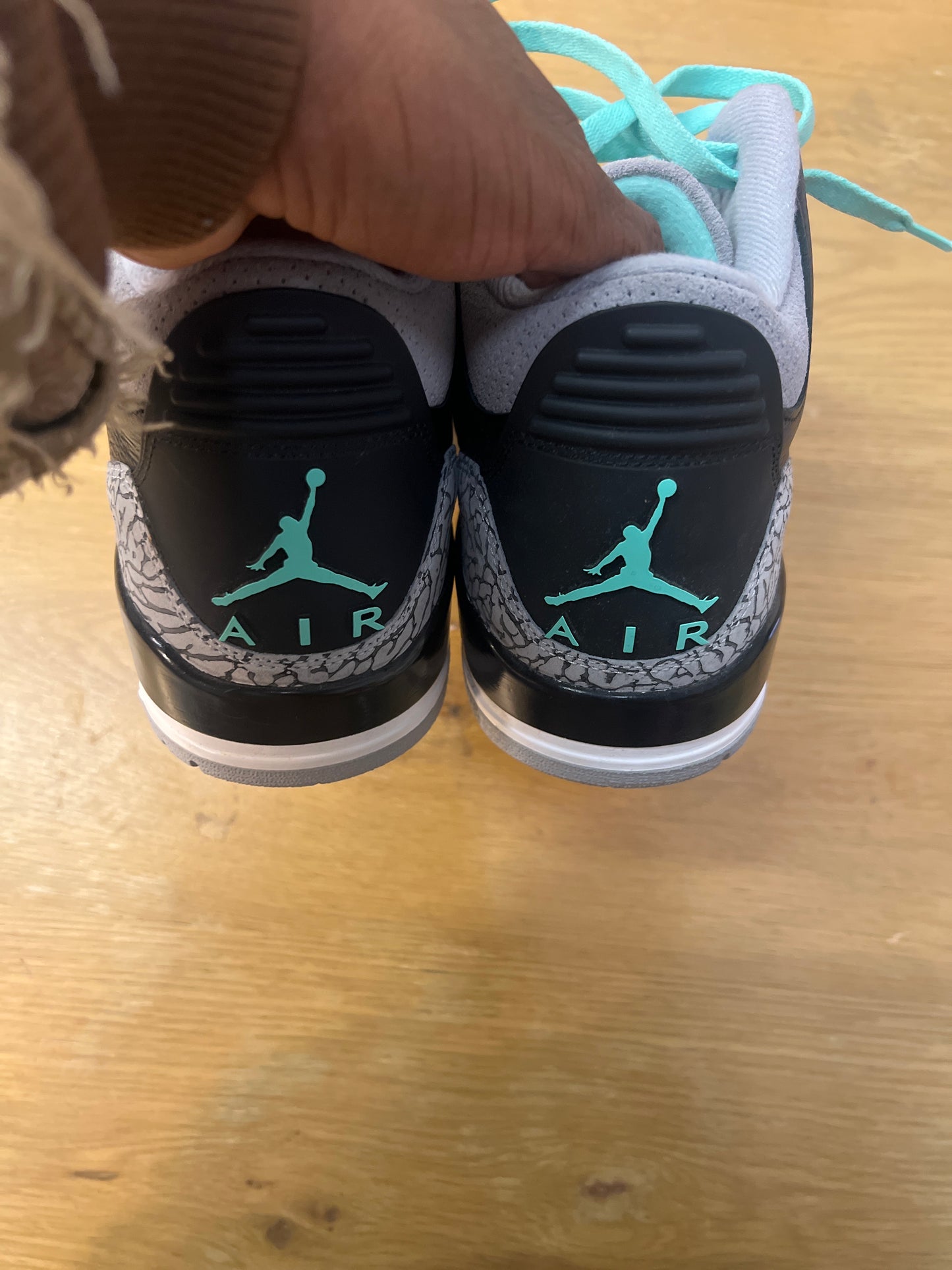 Jordan 3 green glow used12