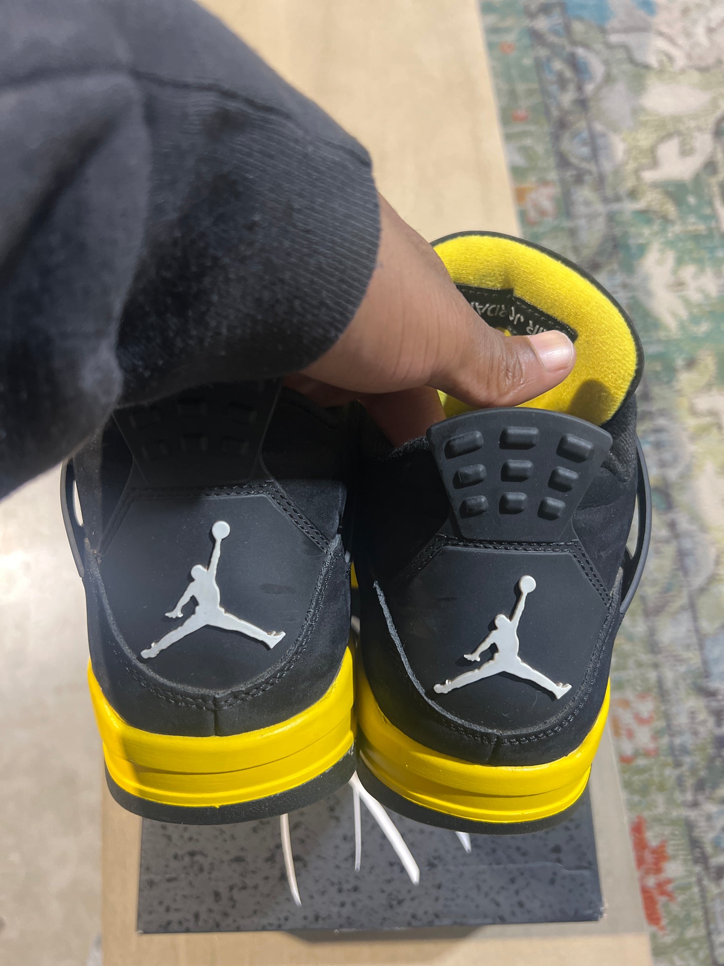 Jordan 4 Thunder 2023 Used Sz 10 (1)