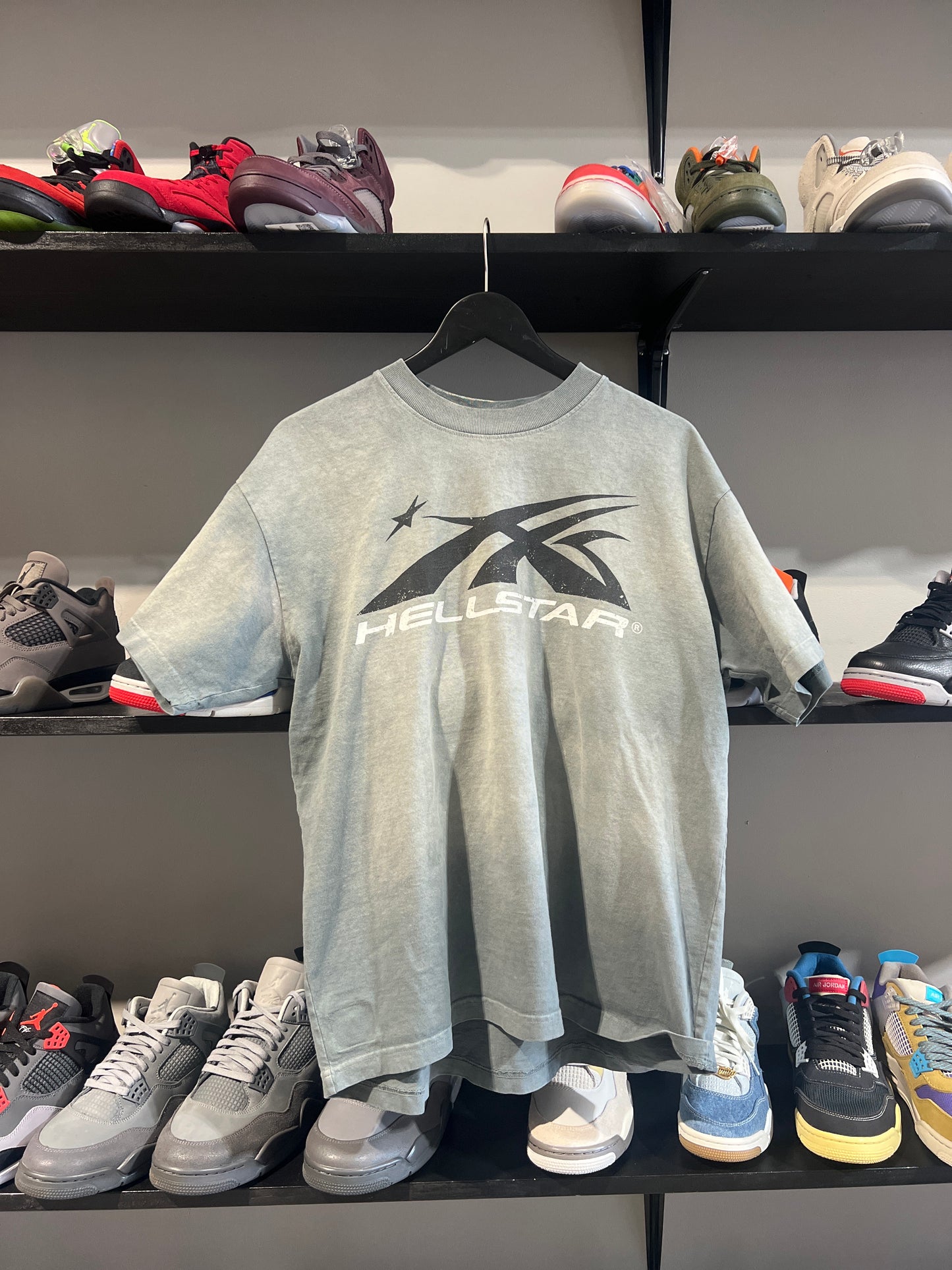 hellstar grey og logo tee used sz m