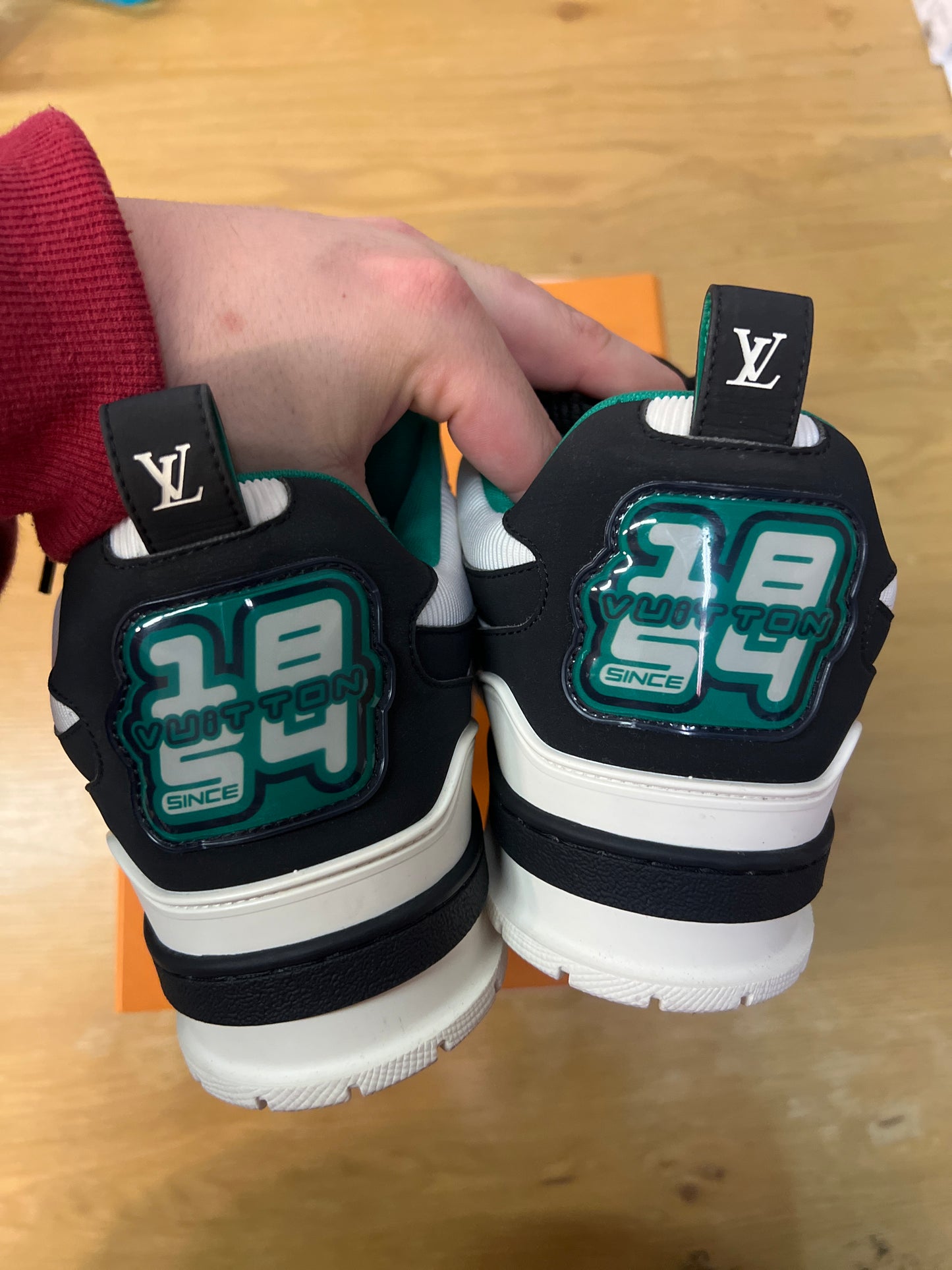 Louis Vuitton skate black green white used