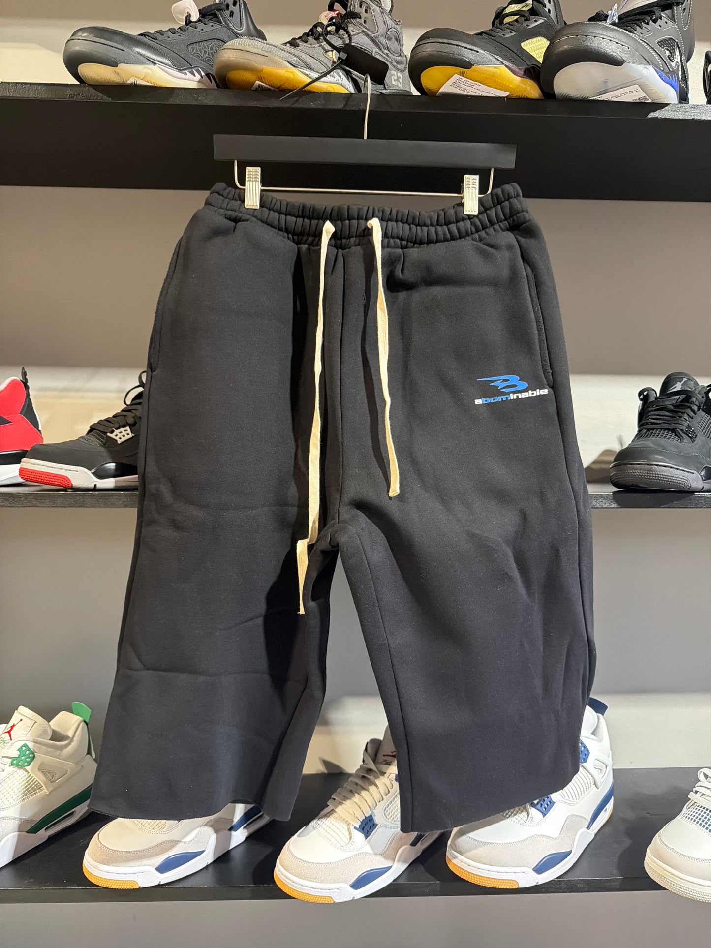 ABOMINABLE B LOGO BLACK/SOFT BLUE SHORTS