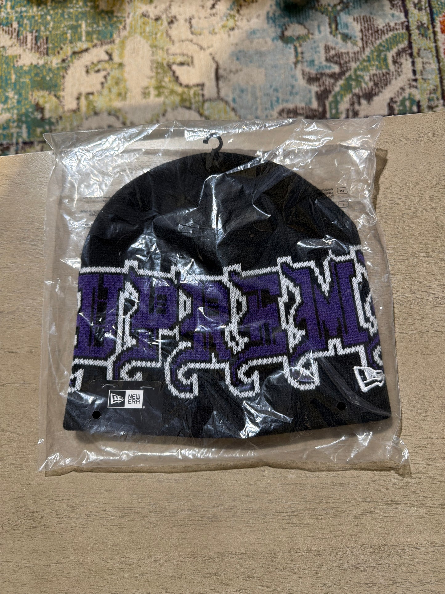 SUPREME NEW ERA OUTLINE BEANIE BLACK PURPLE