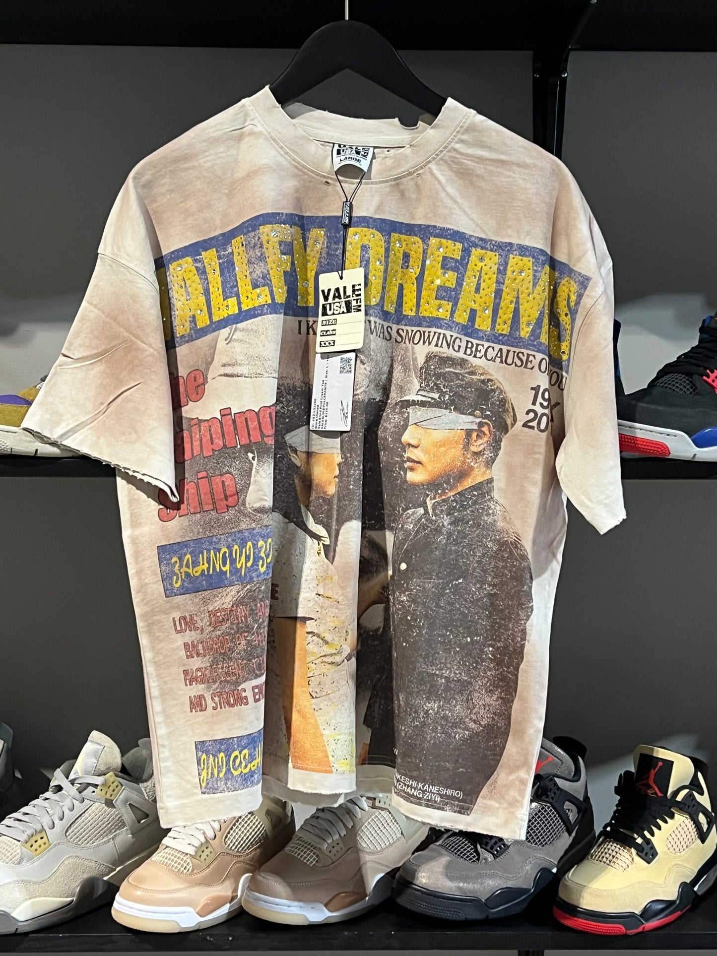 Vale Blind Fold Cream Tee