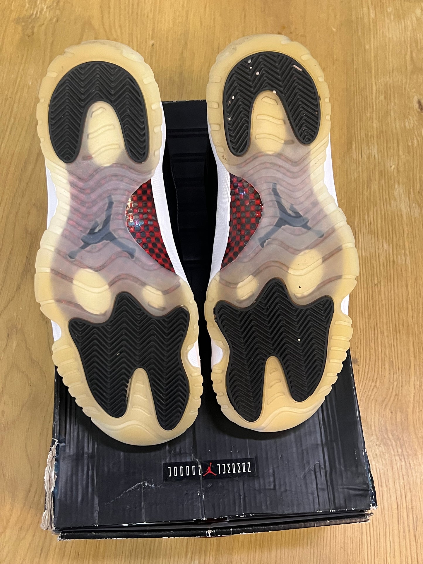 AIR JORDAN 11 72-10 used sz 9