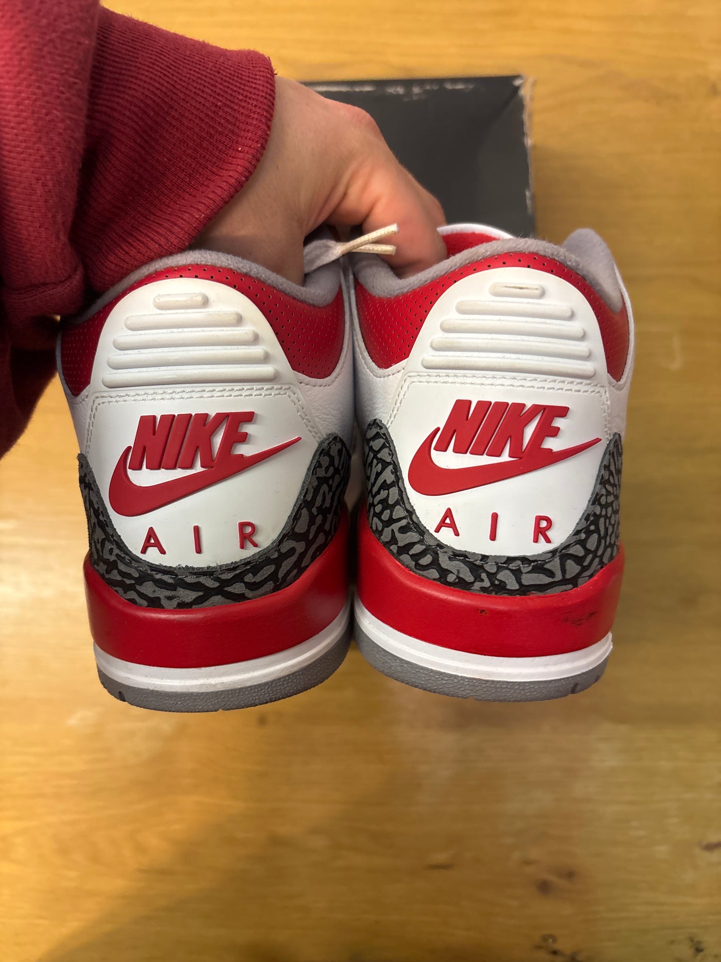 Jordan 3 fire red used Sz 10.5