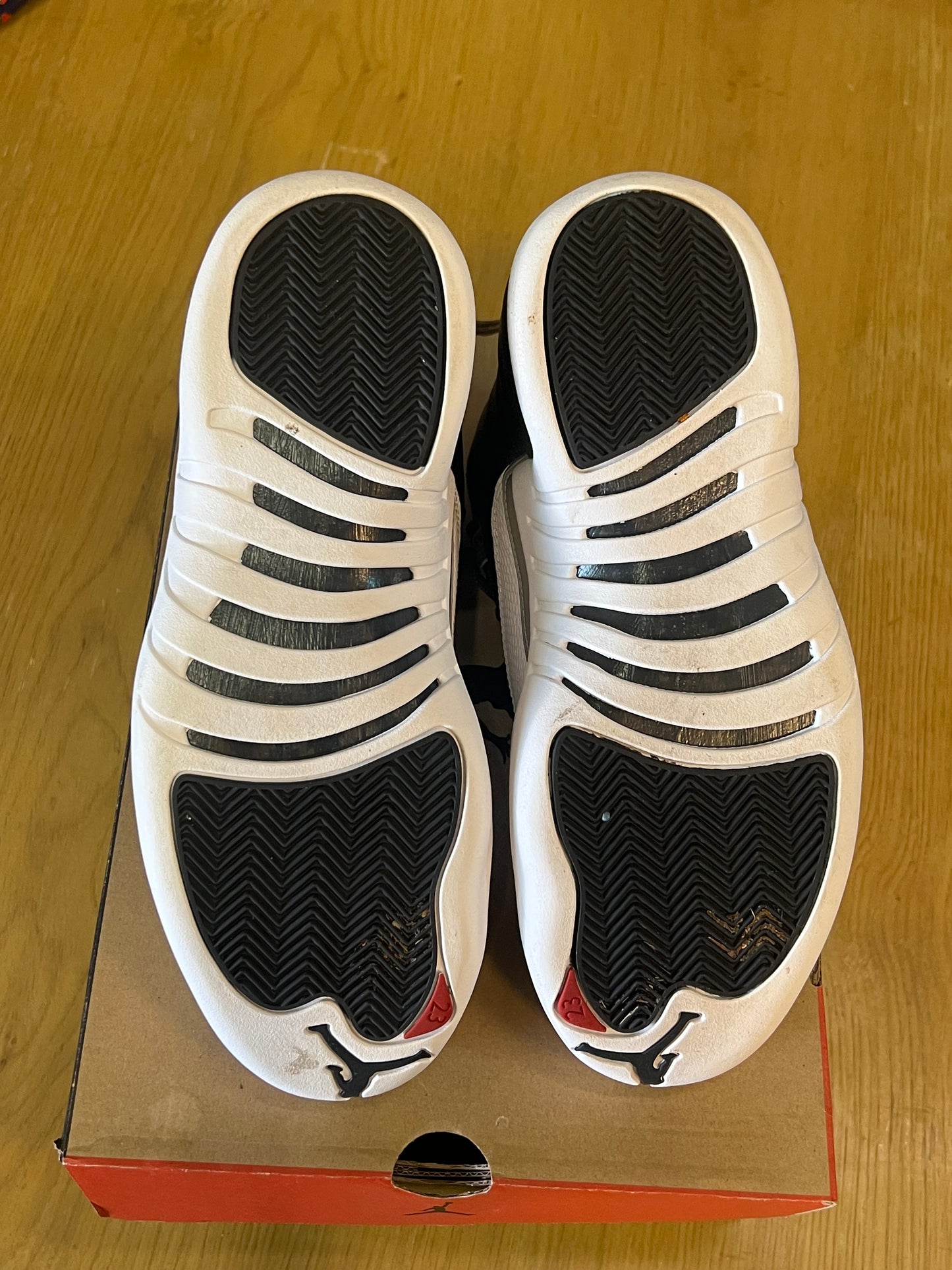 AIR JORDAN 12 playoff used sz 9