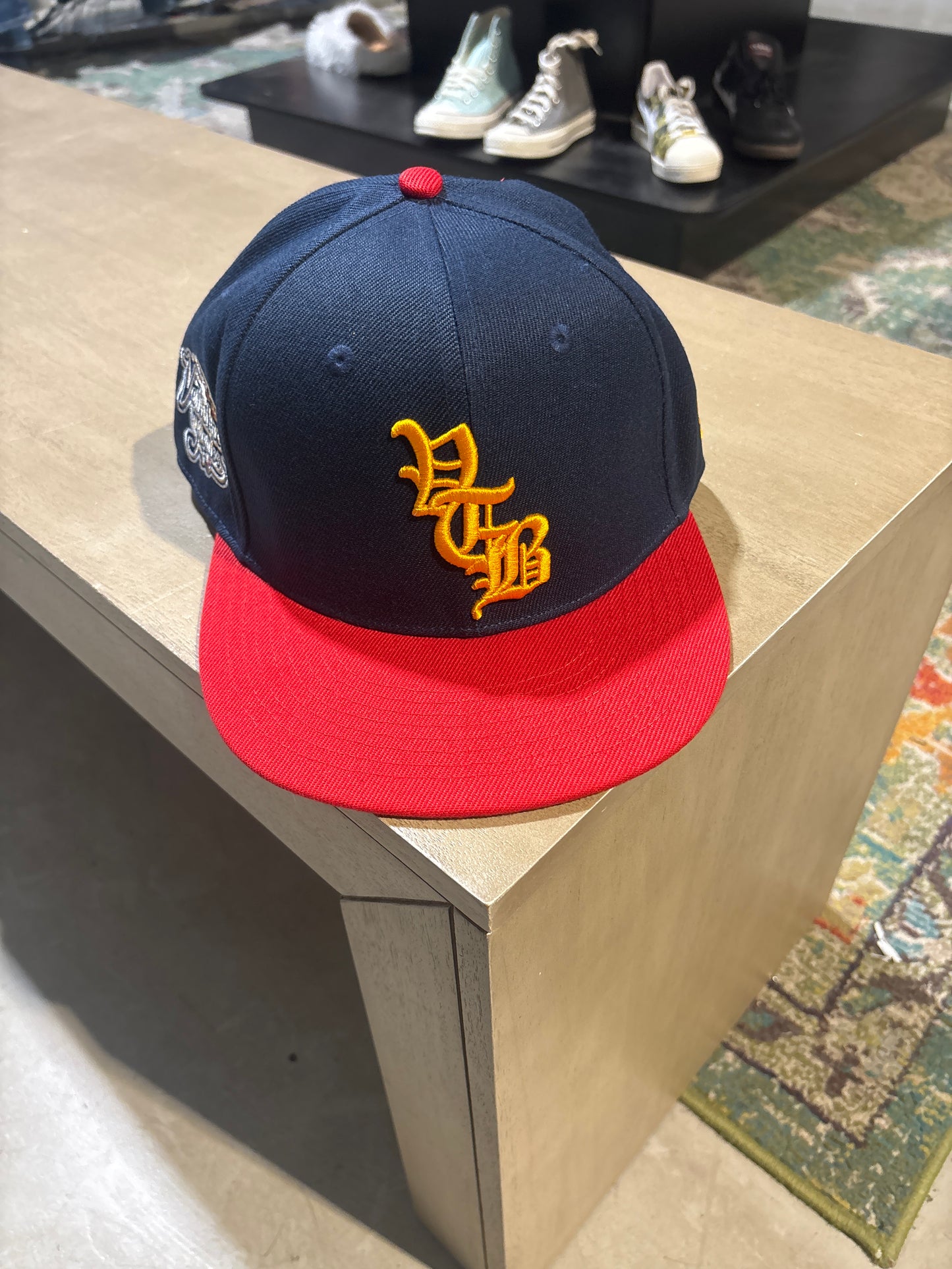VERTABRAE NAVY/RED/GOLD FITTED HAT