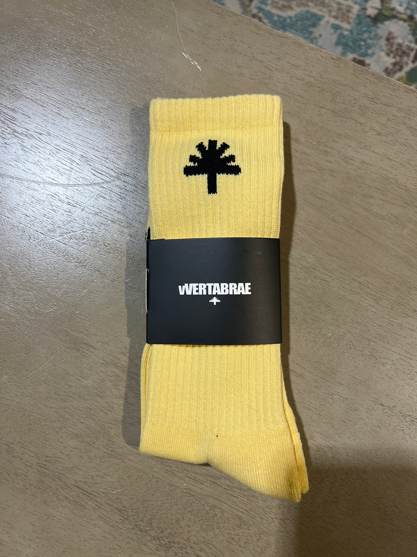 Vertabrae yellow and black socks