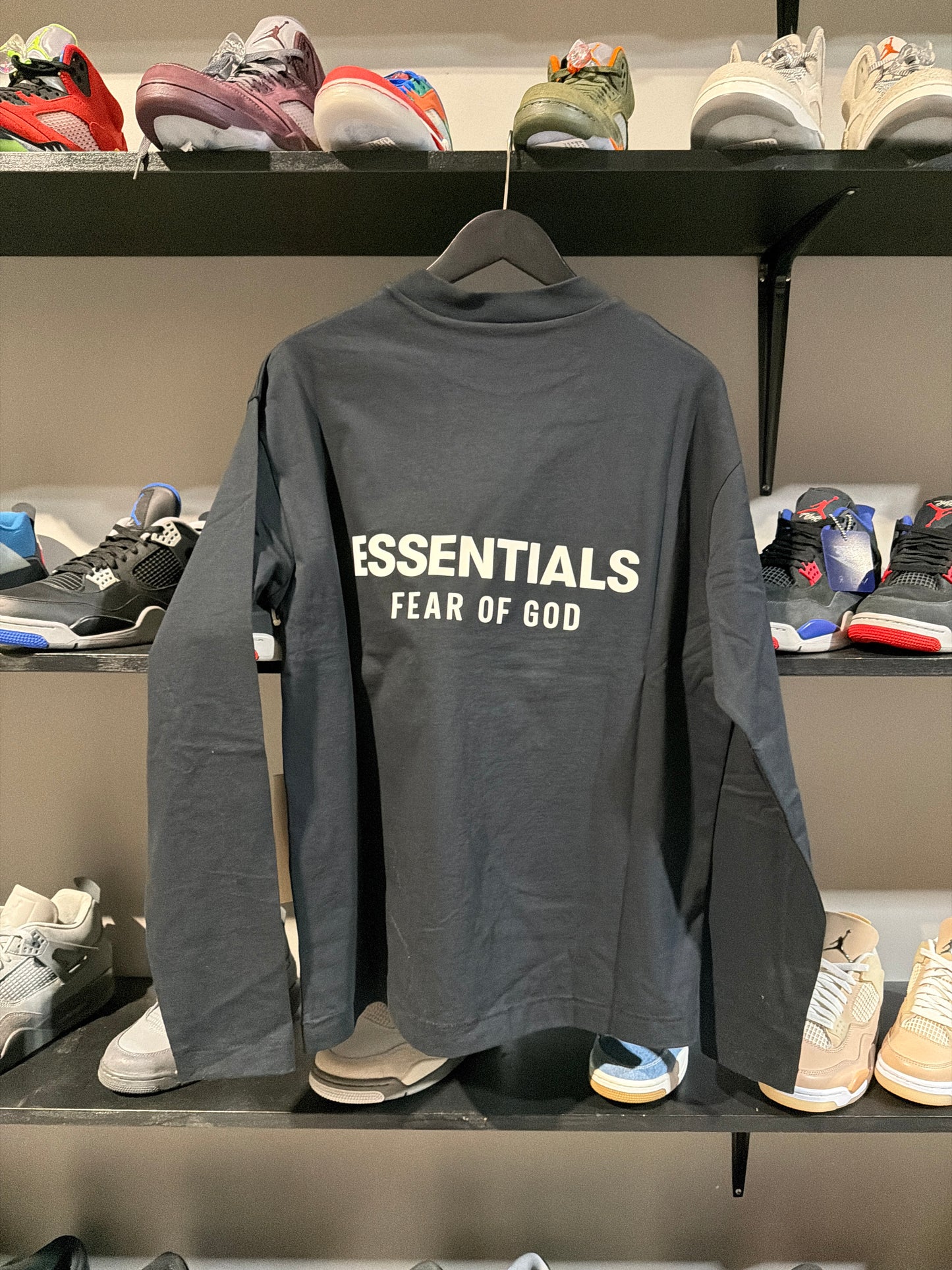 Essentials fear of god black white longsleeve