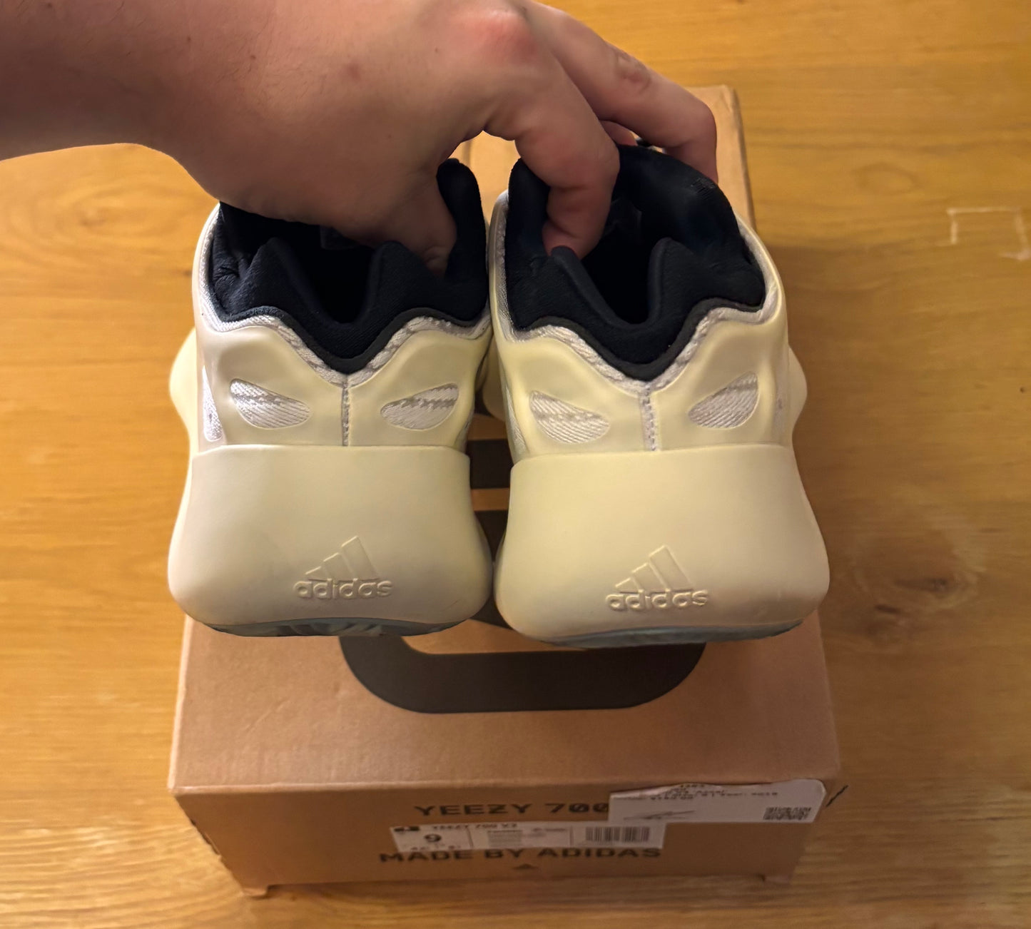 Yeezy 700 V3 Azael used size 9