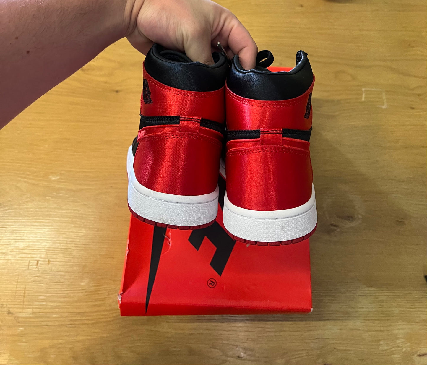 WMNS AIR JORDAN 1 RETRO HIGH OG SATIN BRED used size W8