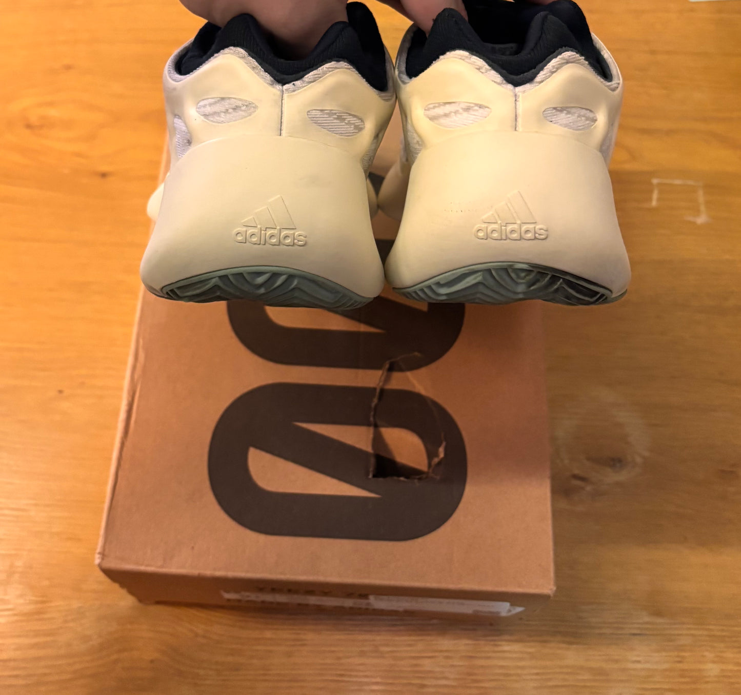 Yeezy 700 V3 Azael used size 9.5