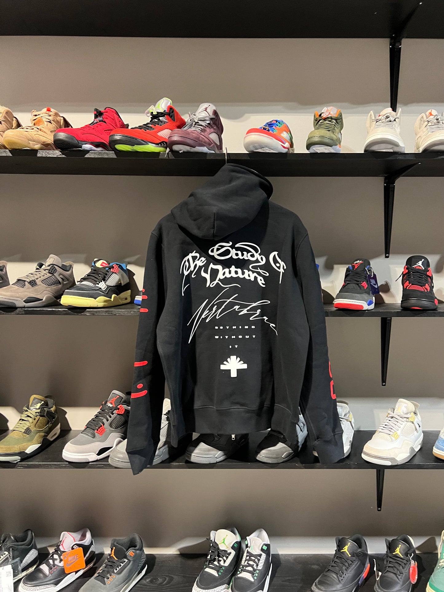 Vertabrae yellow black red zipup