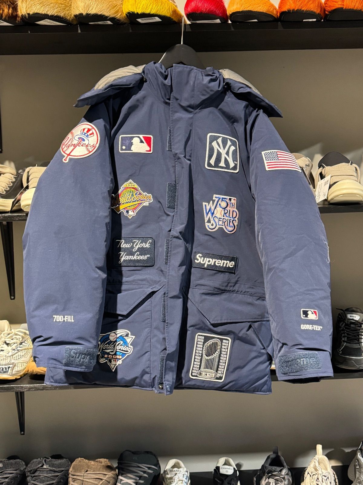 Supreme New York Yankees GORE-TEX 700-Fill Down Jacket
