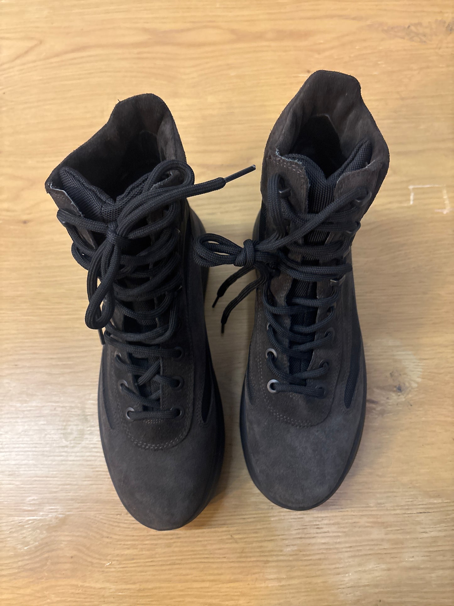 YZY SEASON 5 BROWN BOOTS USED SZ 10NB