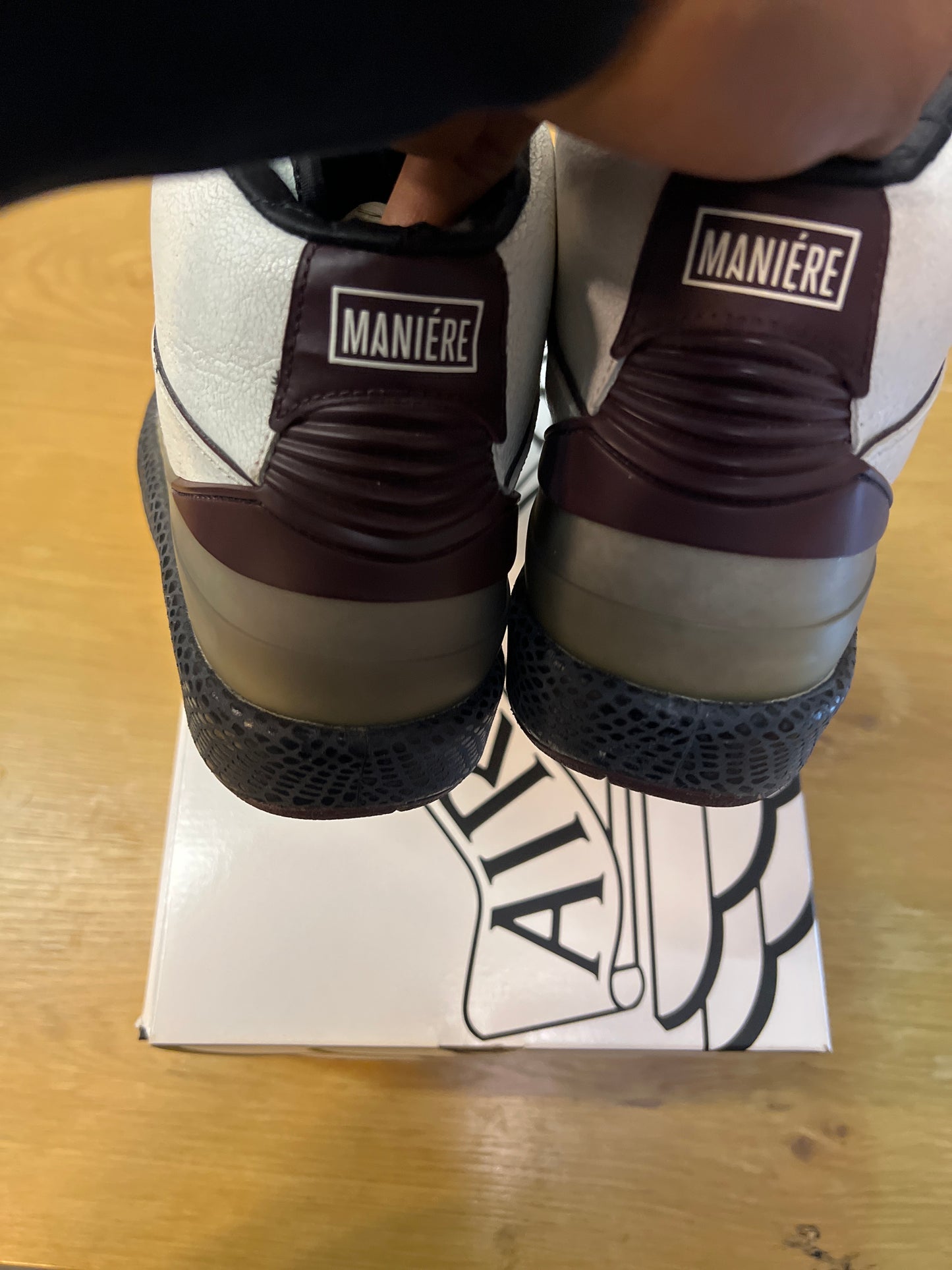 A MA MANIERE X AIR JORDAN 2 RETRO AIRNESS USED SIZE 8.5