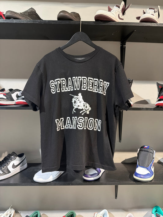 Strawberry Mansion blk/whte tee sz M
