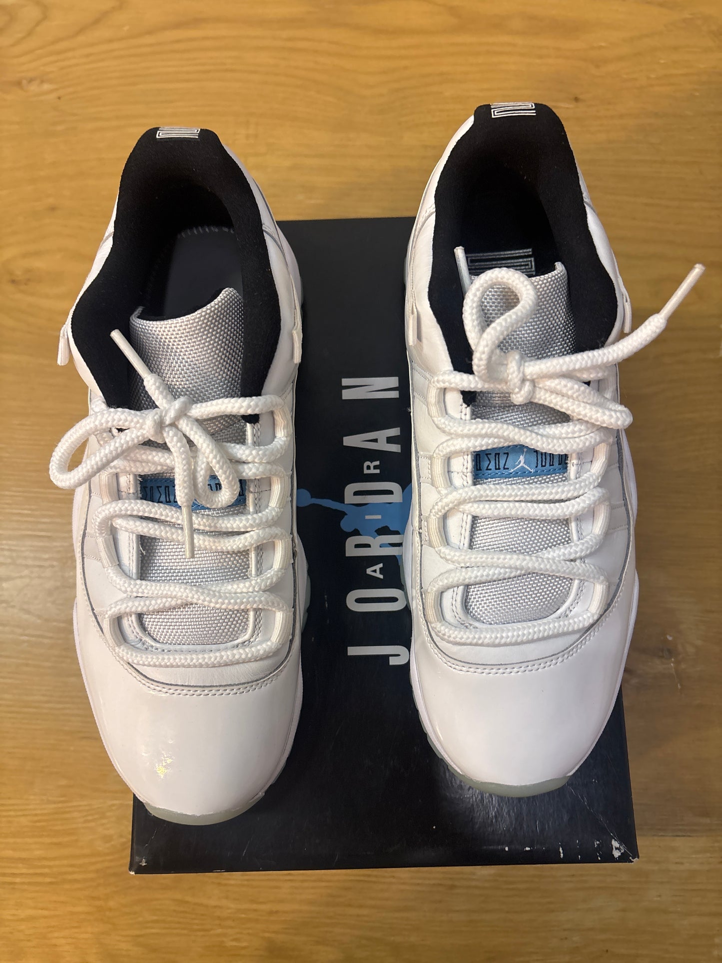JORDAN 11 LOW LEGEND BLUE Used Sz 8.5