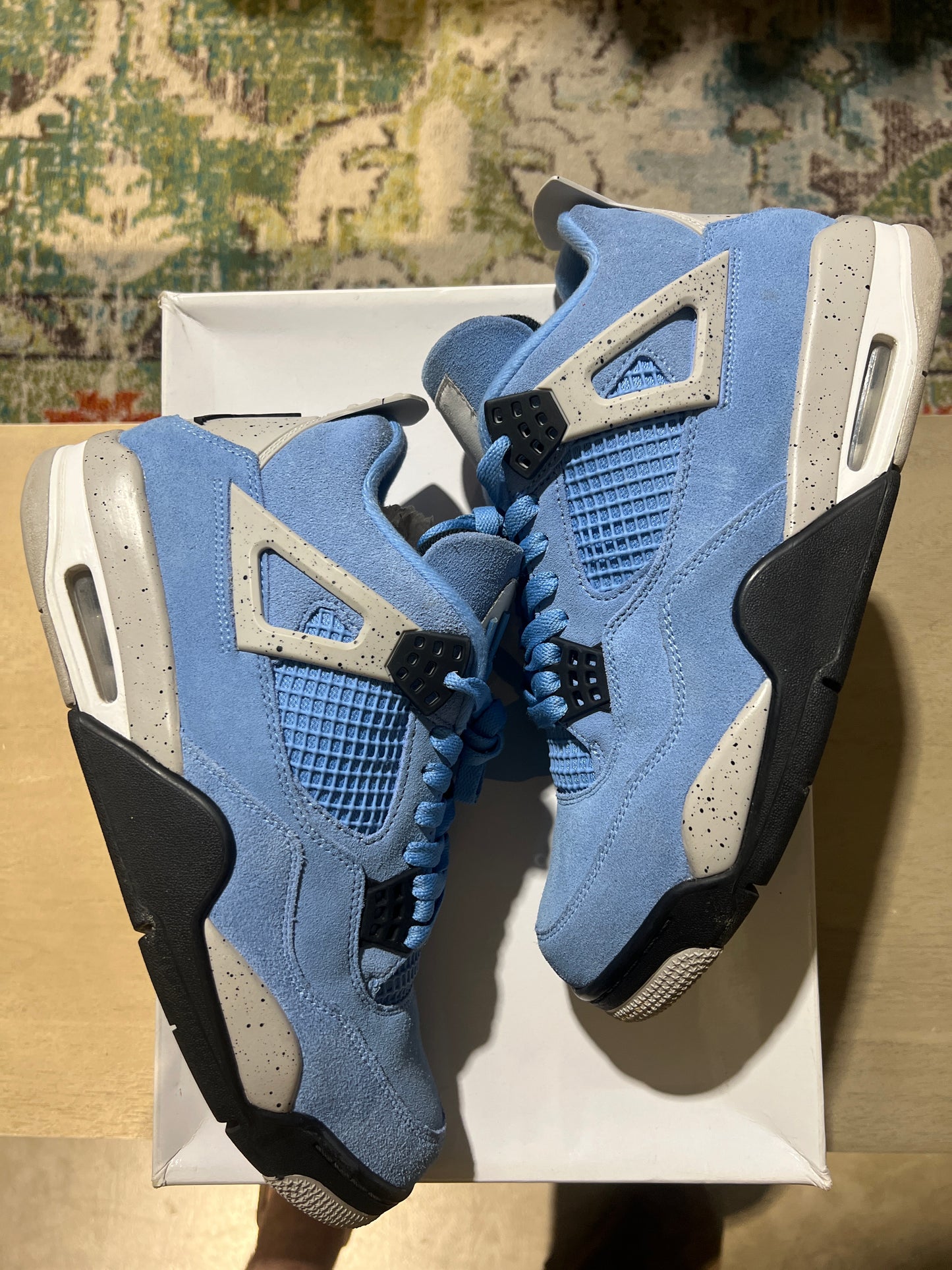 Jordan 4 retro university blue used Sz 9.5