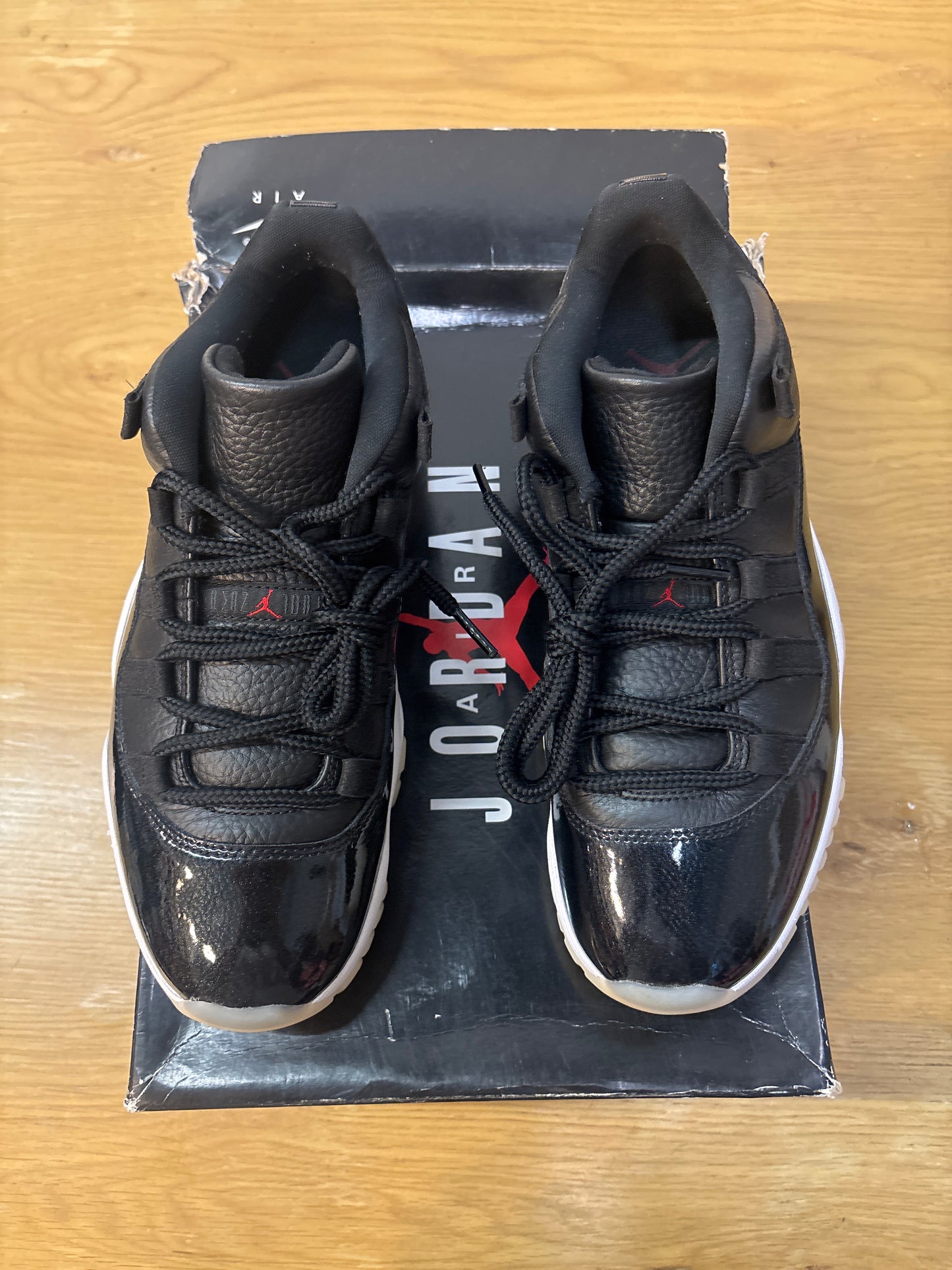 AIR JORDAN 11 RETRO LOW 72-10 Used Sz 9