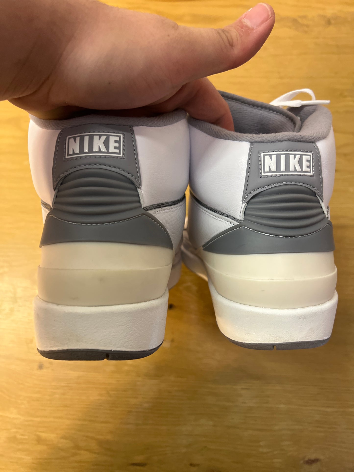 JORDAN 2 WHITE CEMENT USED SZ 9.5 NB