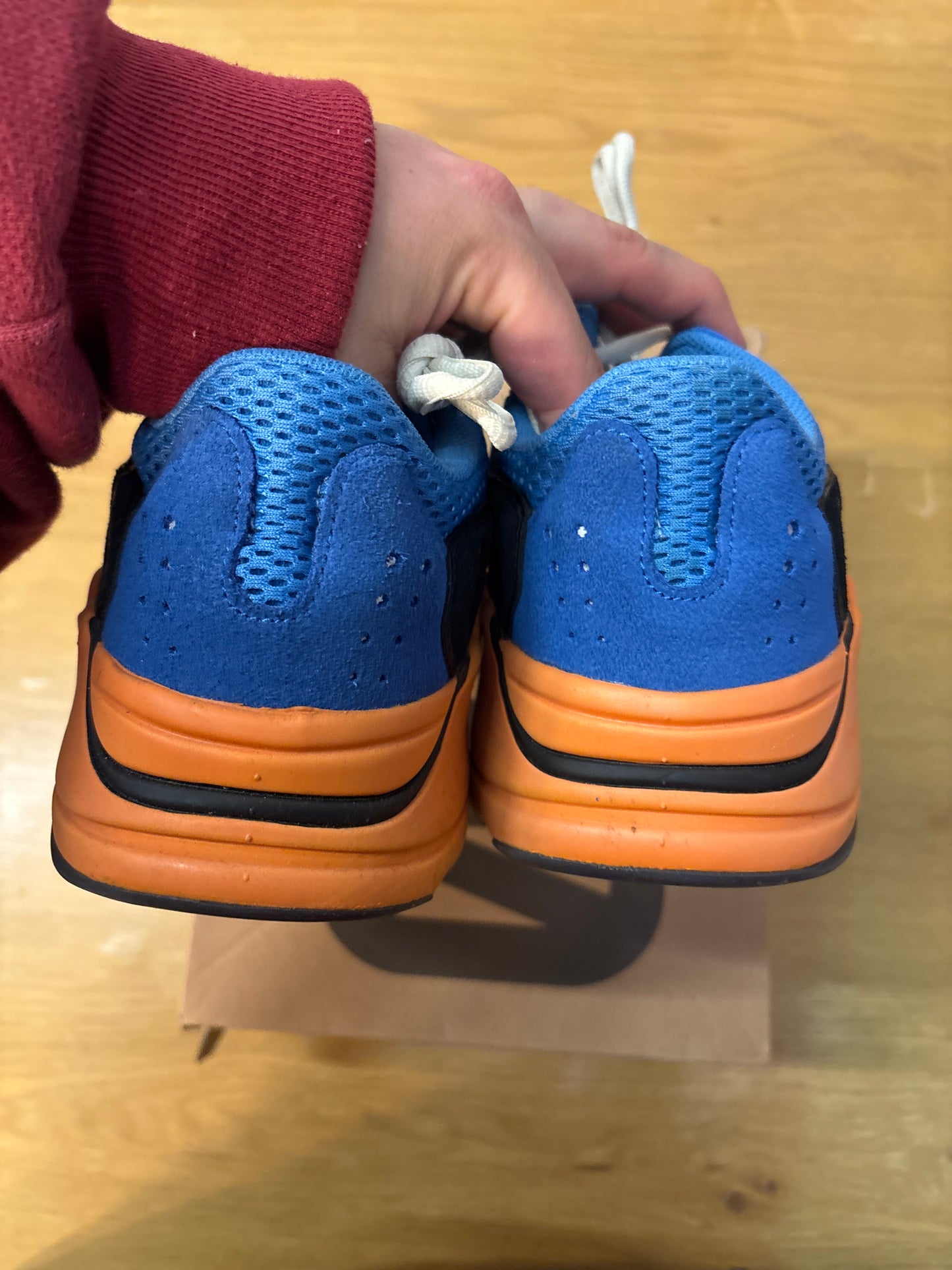 Yeezy 700 bright blue used Sz 10