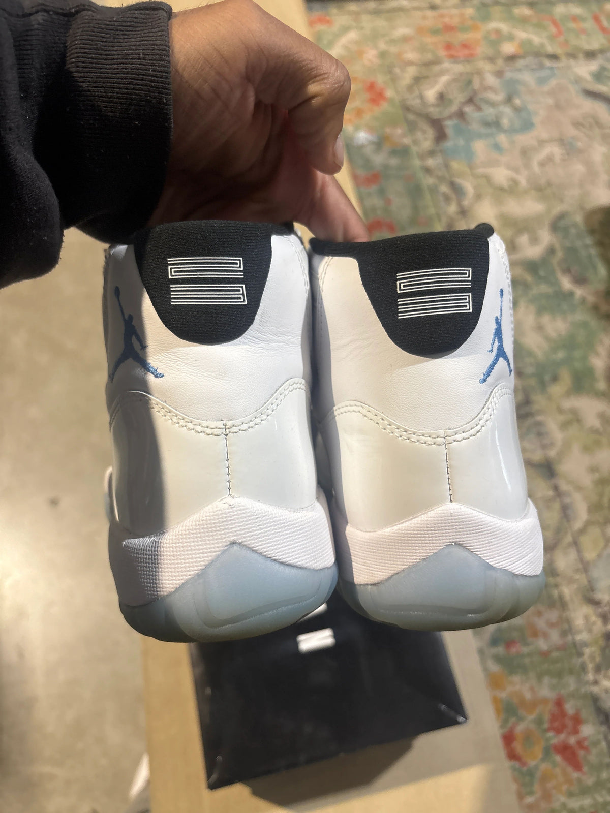 Jordan 11 Retro Legend Blue (2024) - Pre-Owned