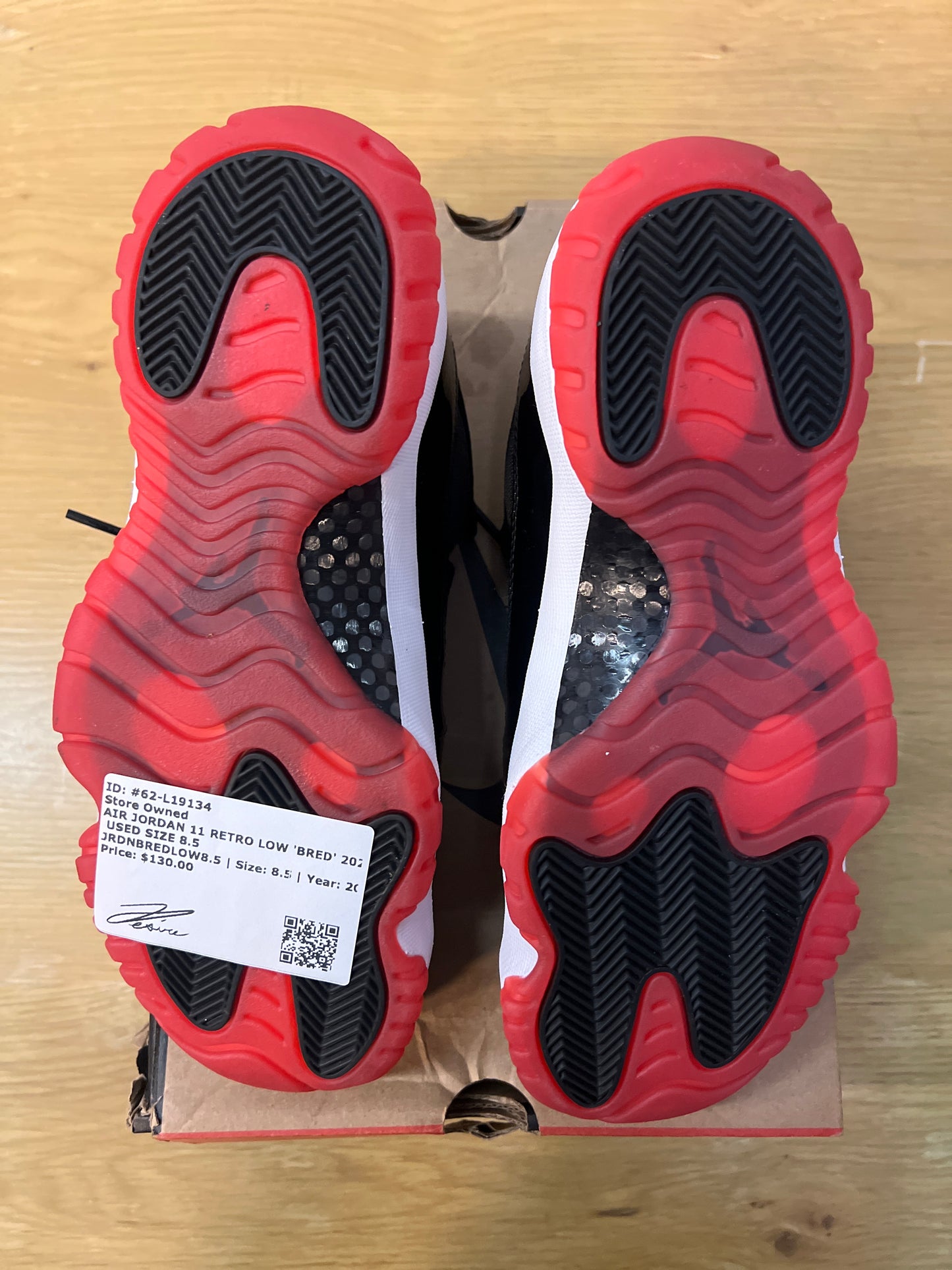 AIR JORDAN 11 RETRO LOW BRED 2025 USED SIZE 8.5