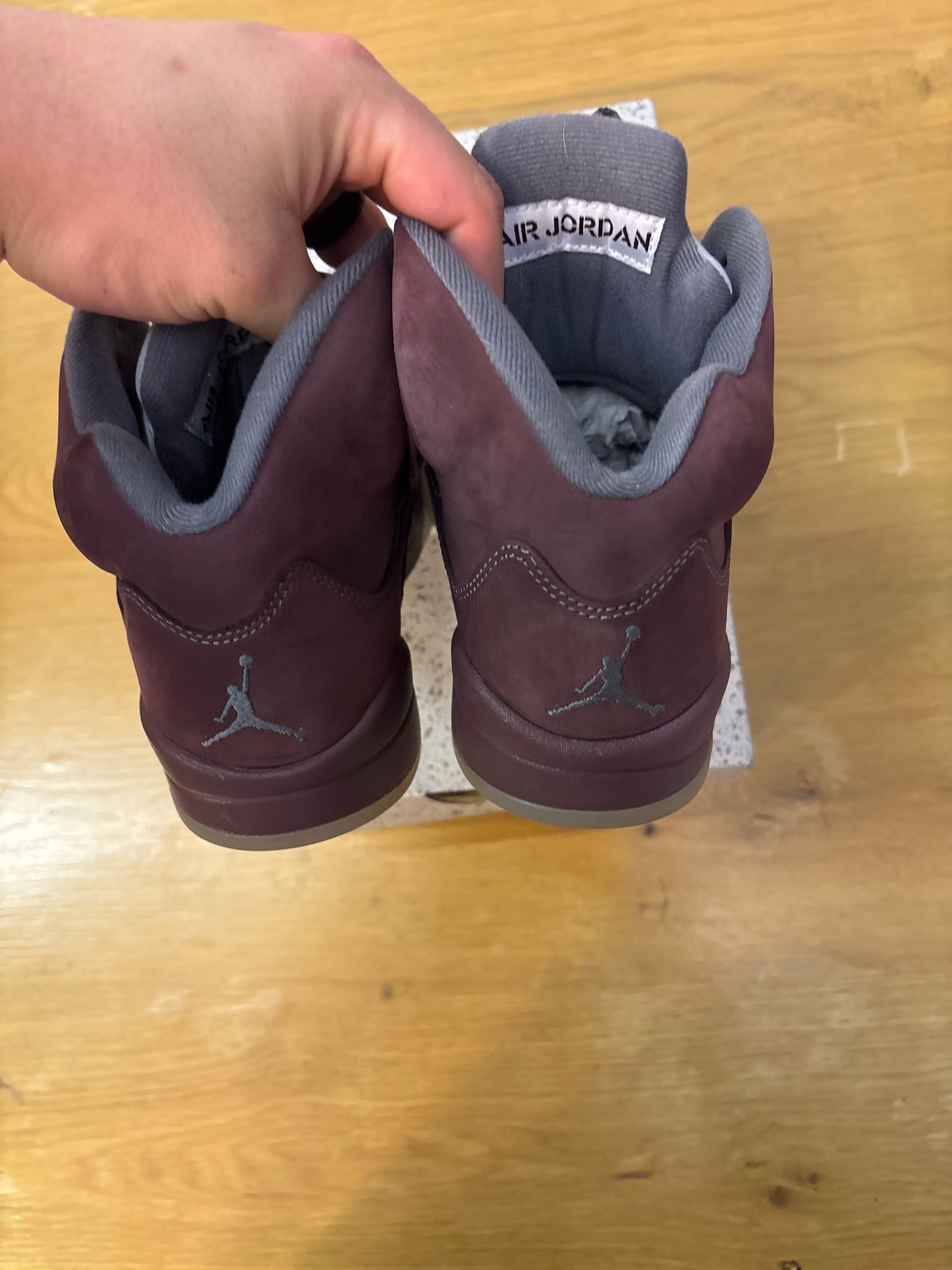 Jordan 5 burgundy used sz 8.5