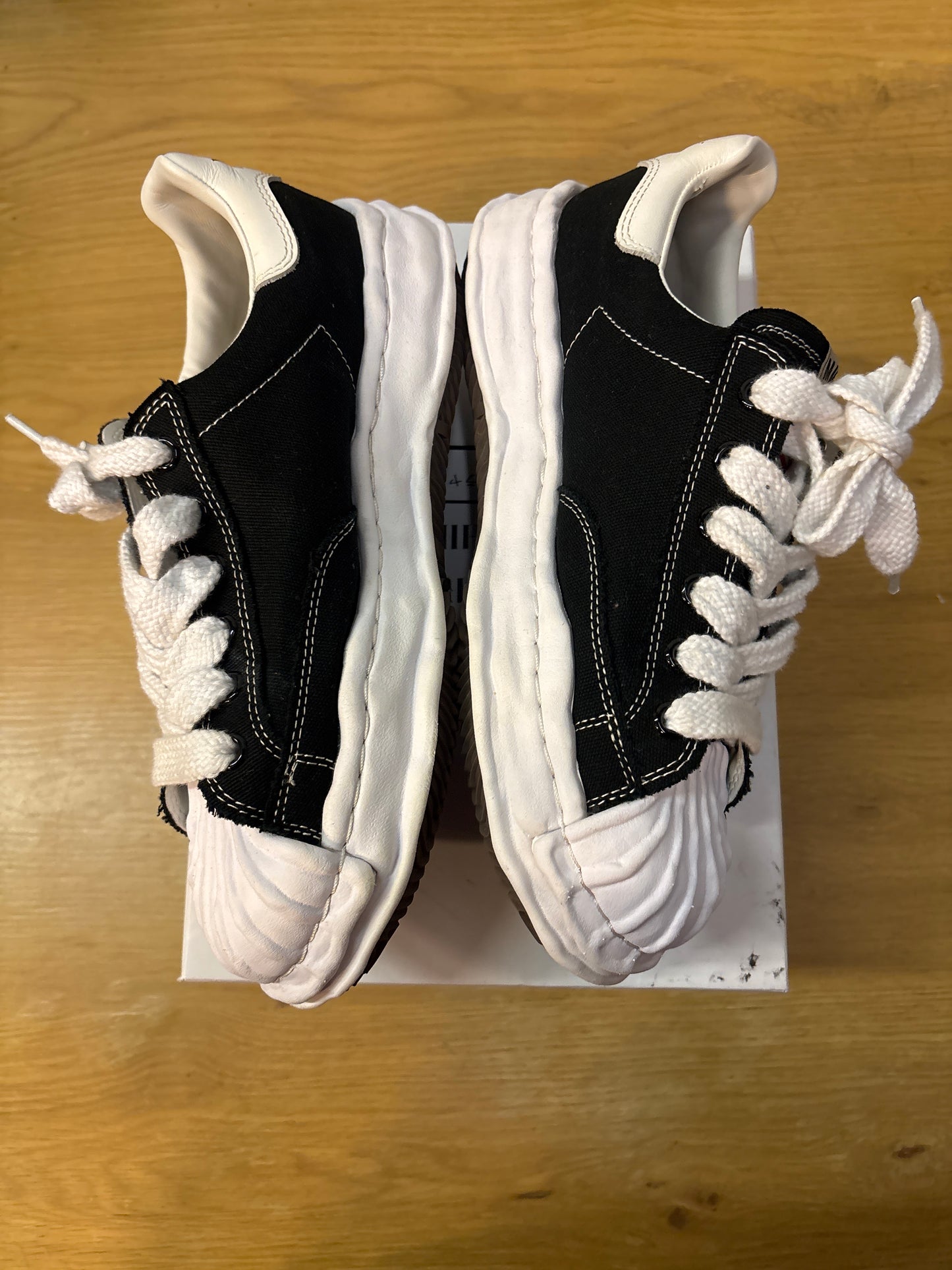 Maison mihara white and black Blakey used Sz 10