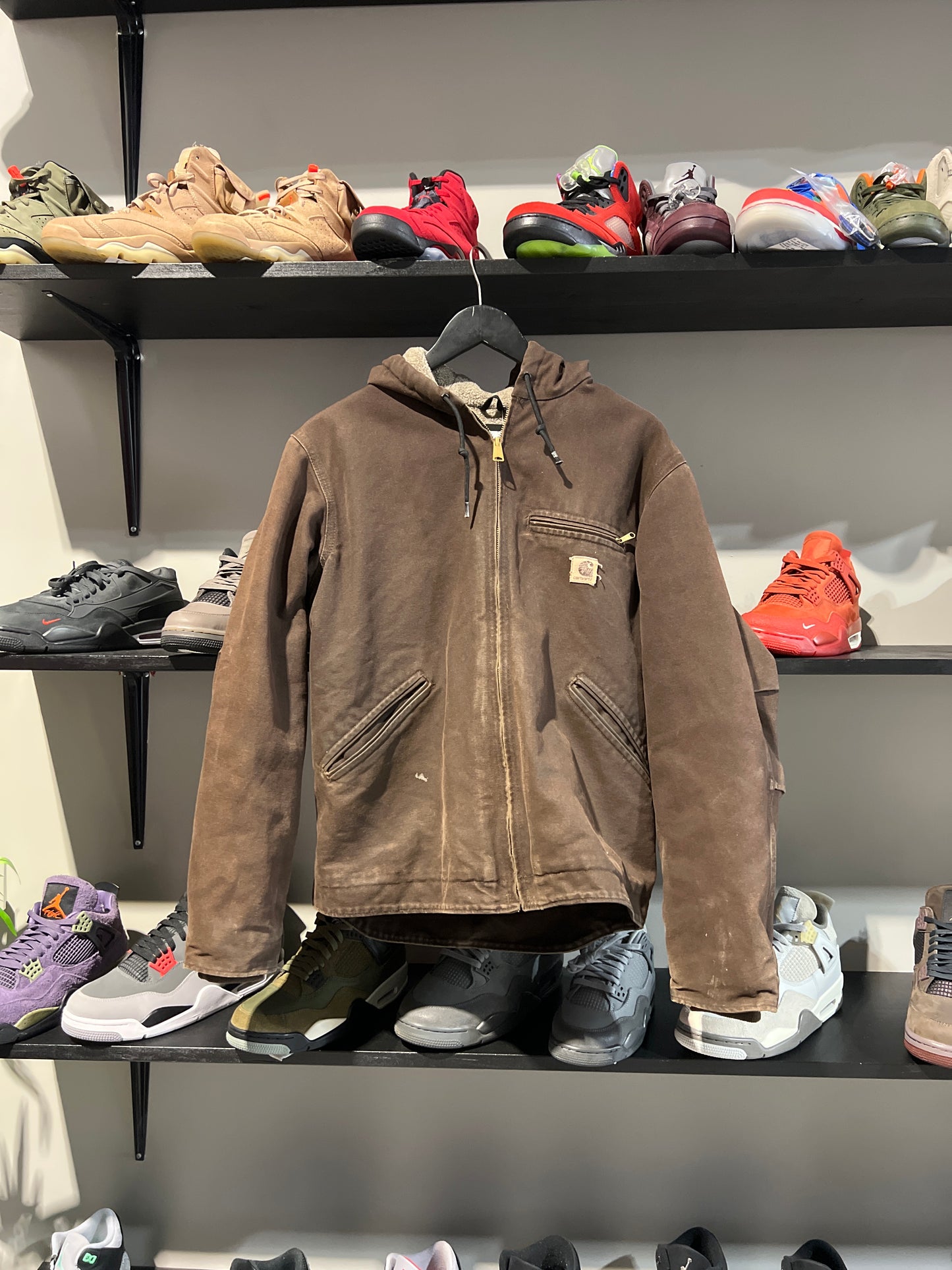 Carhartt brown distressed hooded jacket sz Small