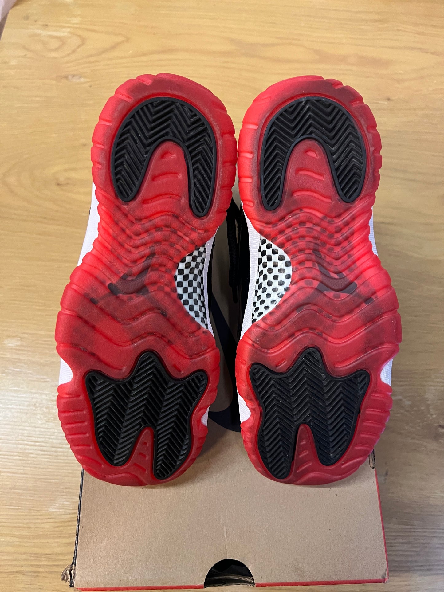 Air Jordan 11retro Gs Bred used sz 5