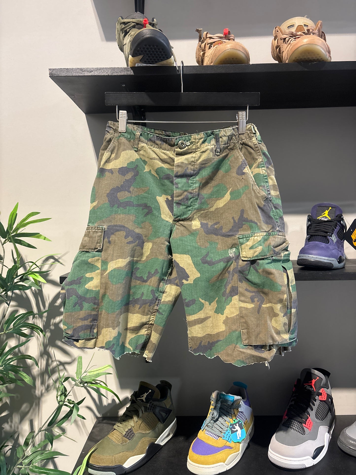 Vintage Army distressed Cargo shorts Sz 30