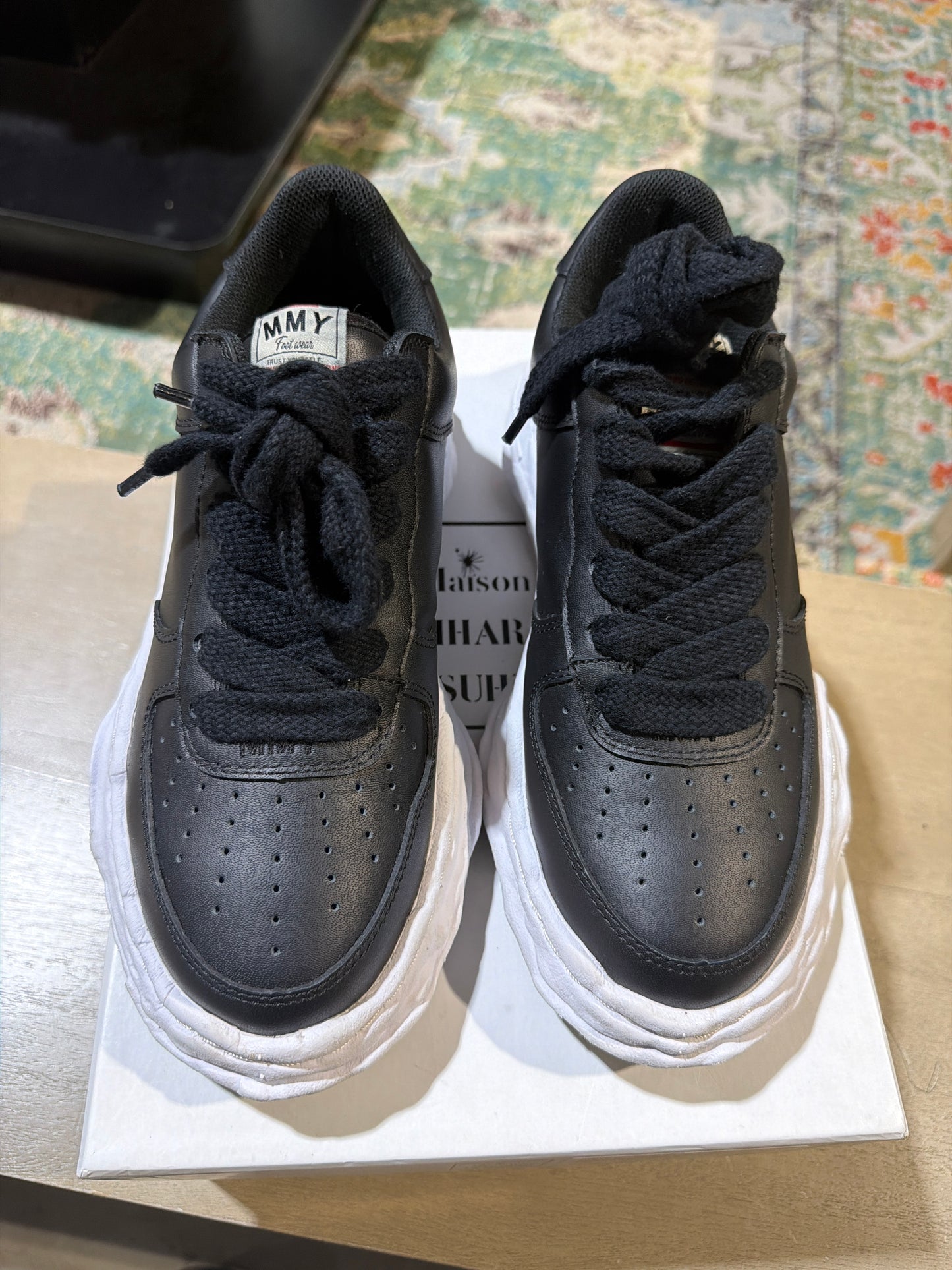 MAISON MIHARA BLACK/WHITE WAYNE CANVAS USED SZ 9