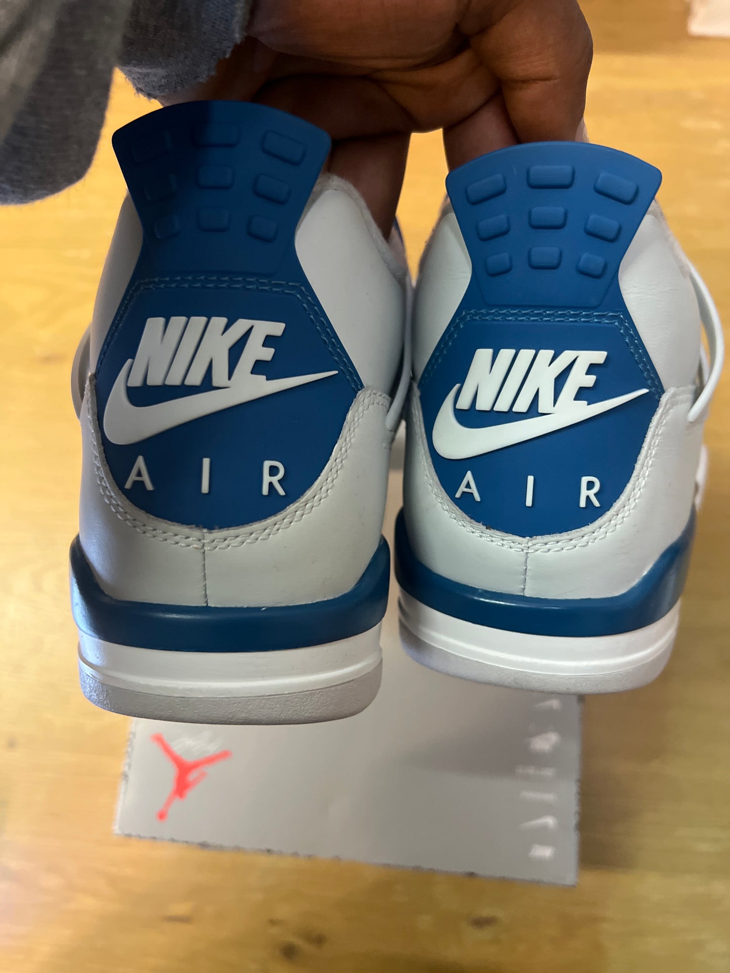 AIR JORDAN 4 RETRO MILITARY BLUE 2024 USED SIZE 8.5