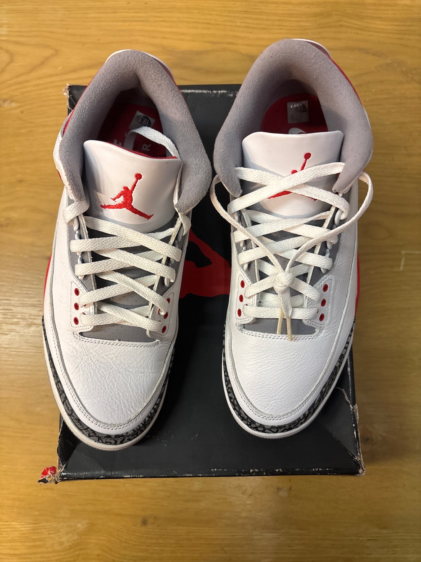 Jordan 3 fire red used Sz 10.5