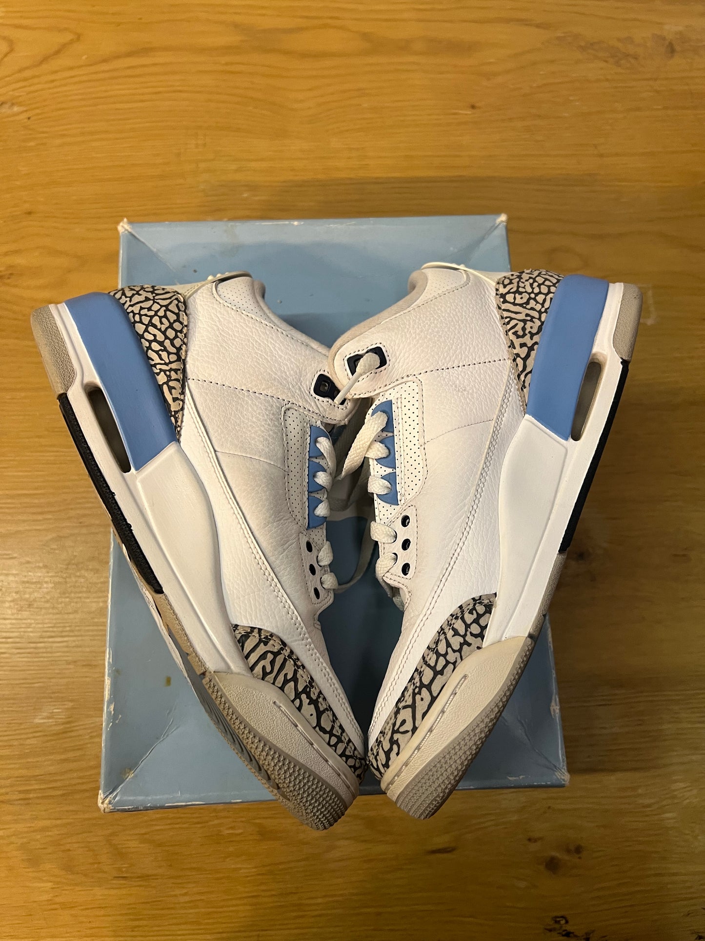 Air Jordan 3 Retro UNC used sz 9